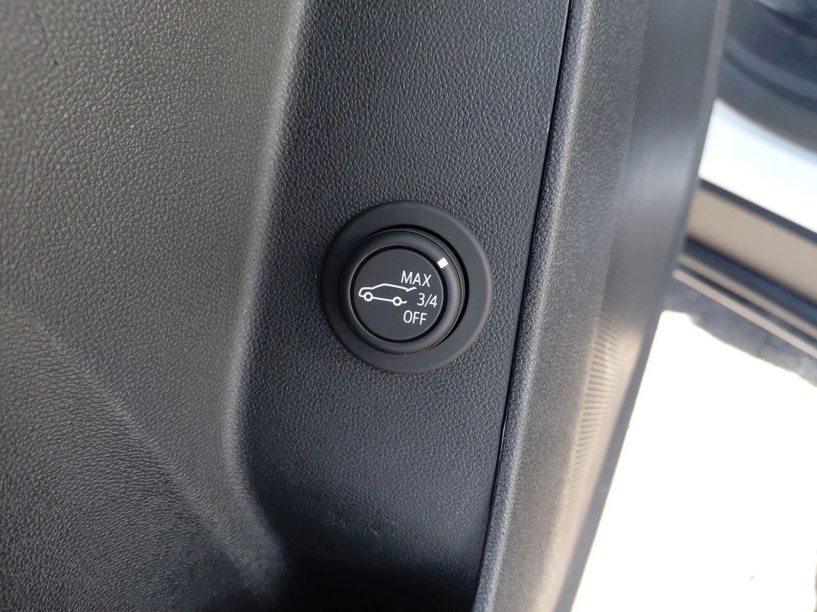 Used 2024 White Chevrolet LT image 17