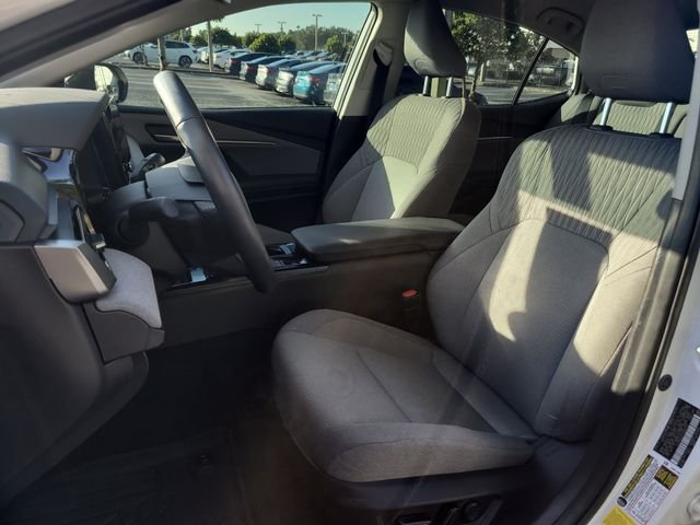 Used 2025 White Toyota LE image 17