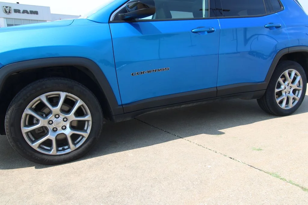 Used 2022 Blue Jeep Latitude Lux image 10