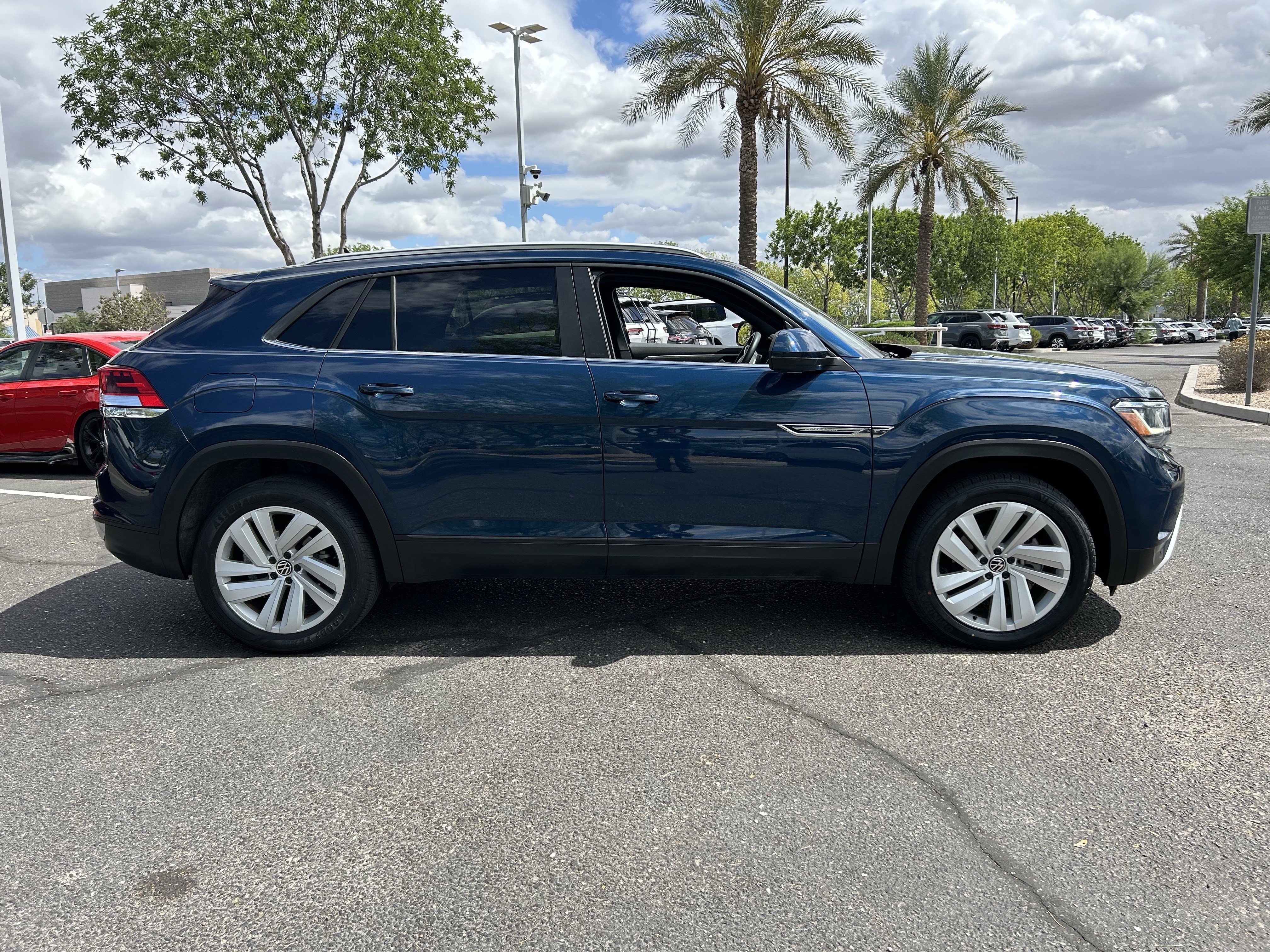 Used 2023 Blue Metallic Volkswagen 3.6L V6 SE w/Technology image 5