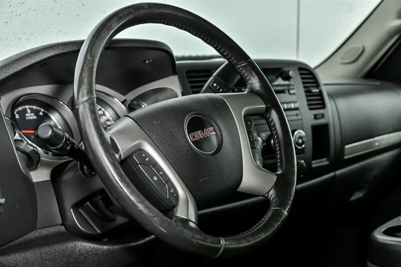 Used 2013 Summit White GMC SLE image 18