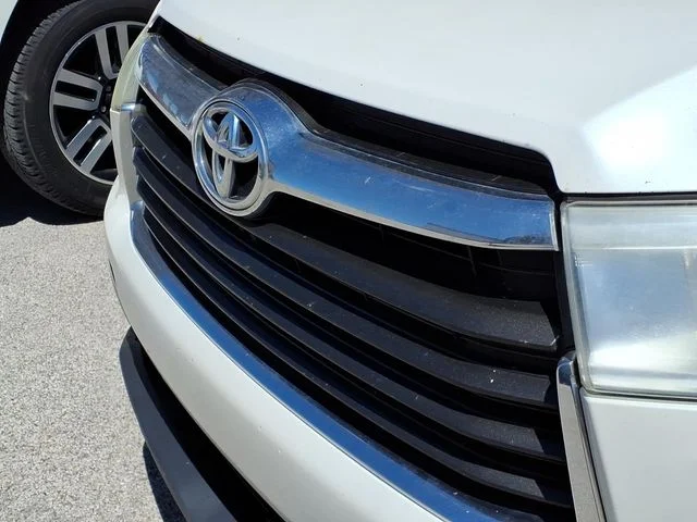 Used 2014  Toyota XLE V6 image 11
