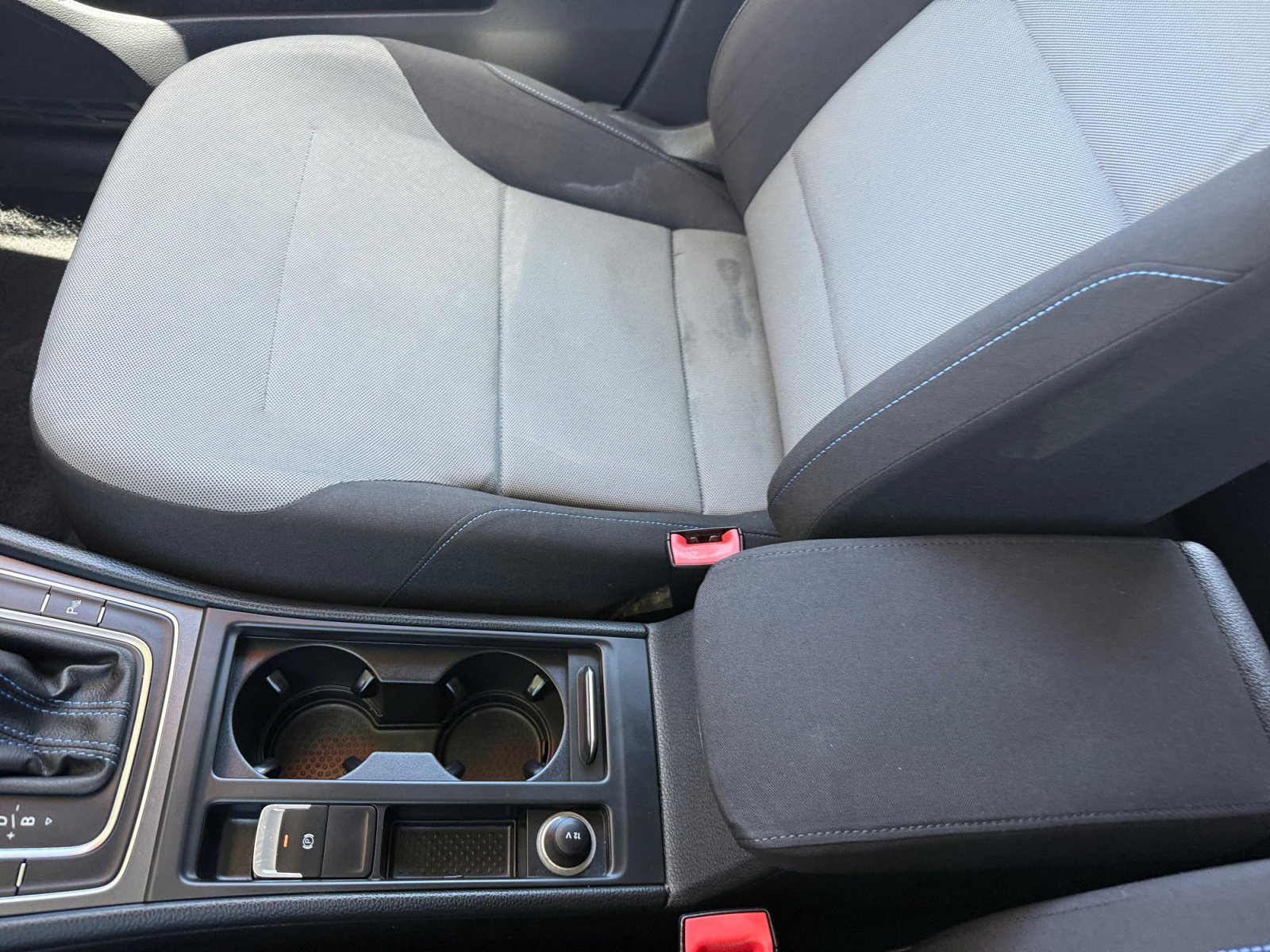 Used 2015 Pure White VOLKSWAGEN Limited Edition image 14