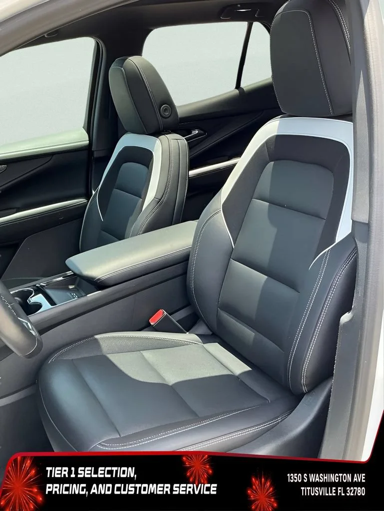 Used 2025 Summit White Chevrolet LT image 28