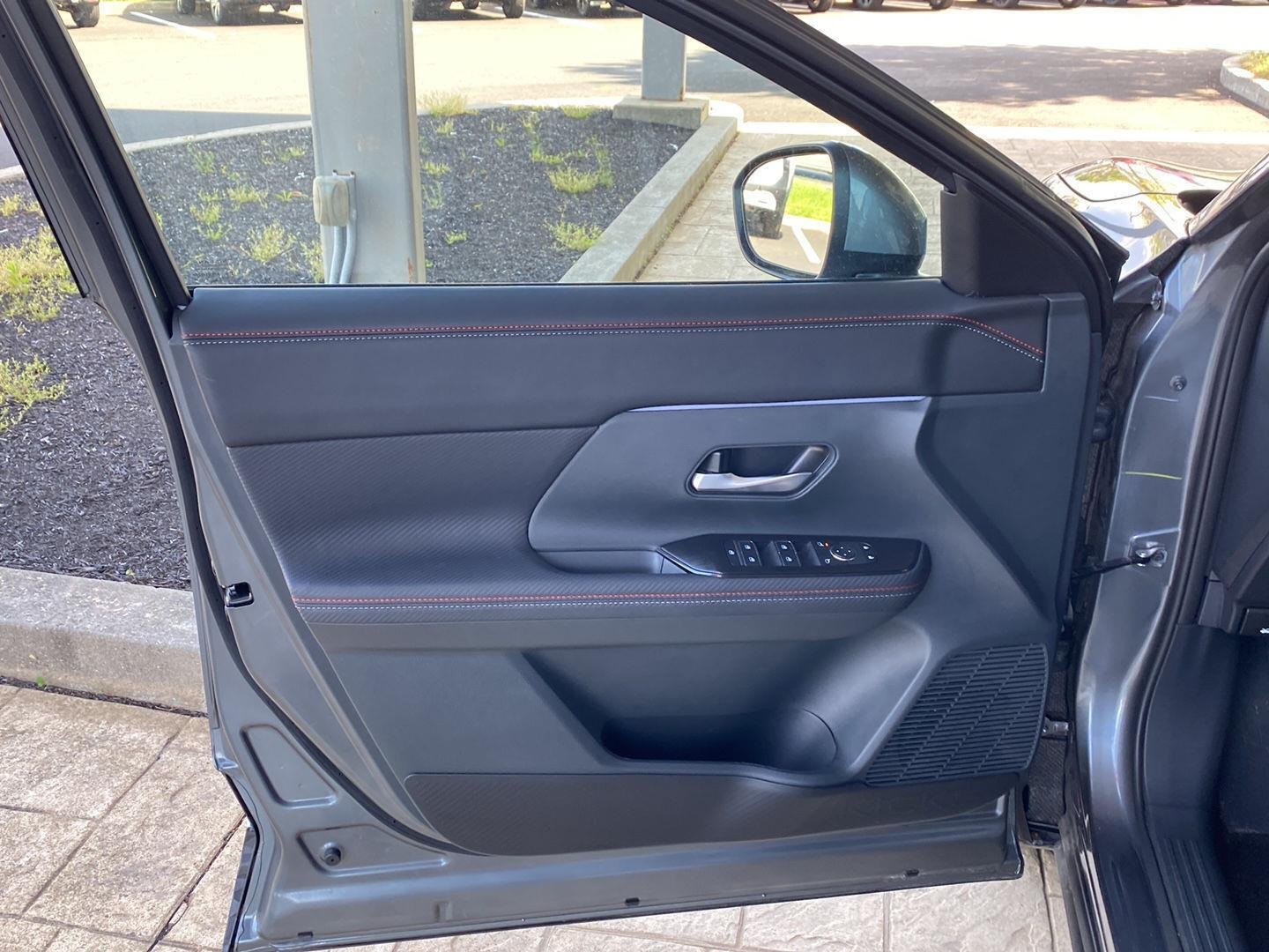 Certified Used 2025 Gun Metallic Nissan SR image 22