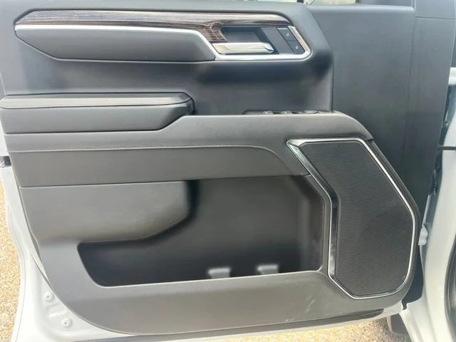 Used 2024 Summit White GMC Elevation image 27