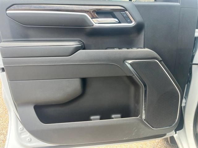 Used 2024 Summit White GMC Elevation image 27