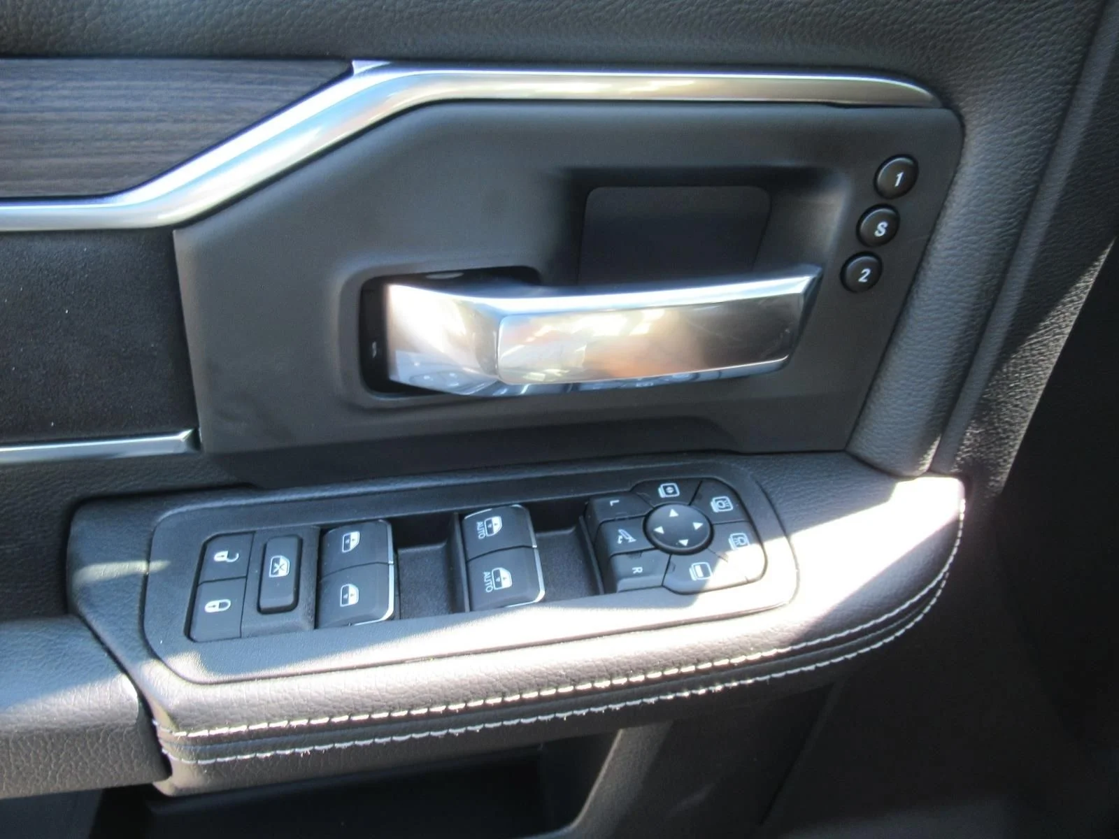 New 2027 Diamond Black Crystal Pearlcoat RAM Laramie image 26