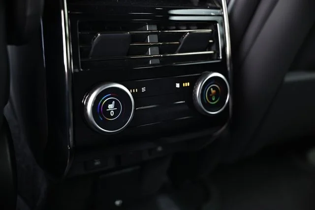 New 2026 Ostuni Pearl White Land Rover Dynamic SE image 34