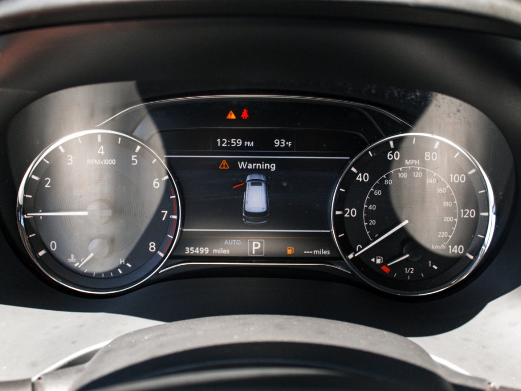 Used 2023 Moonstone White INFINITI LUXE image 16