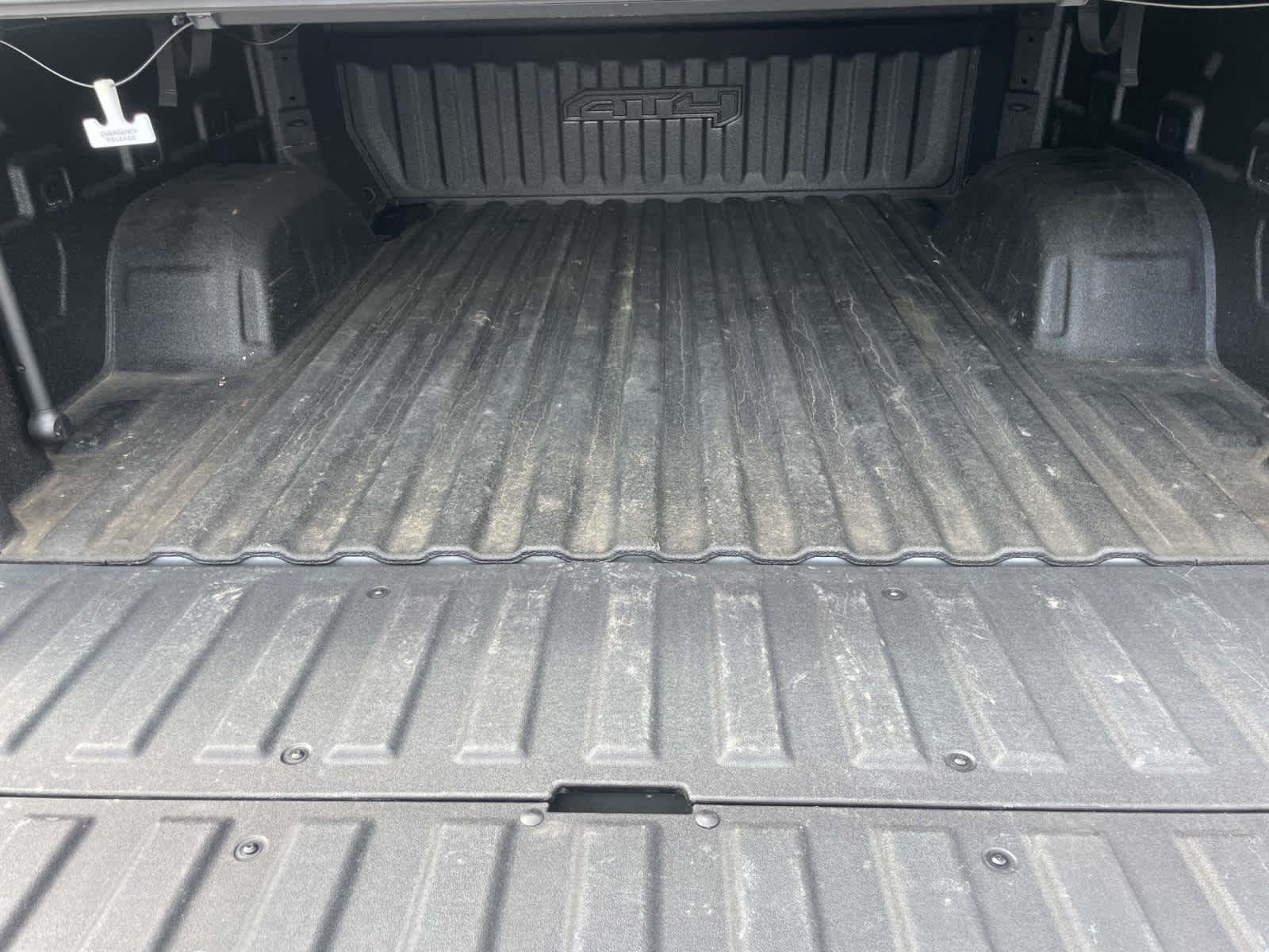 Used 2024 Sterling Metallic GMC AT4 image 18