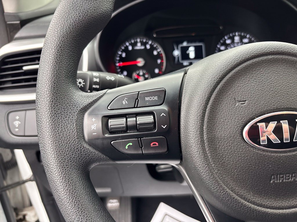 Used 2018 White Kia LX image 23
