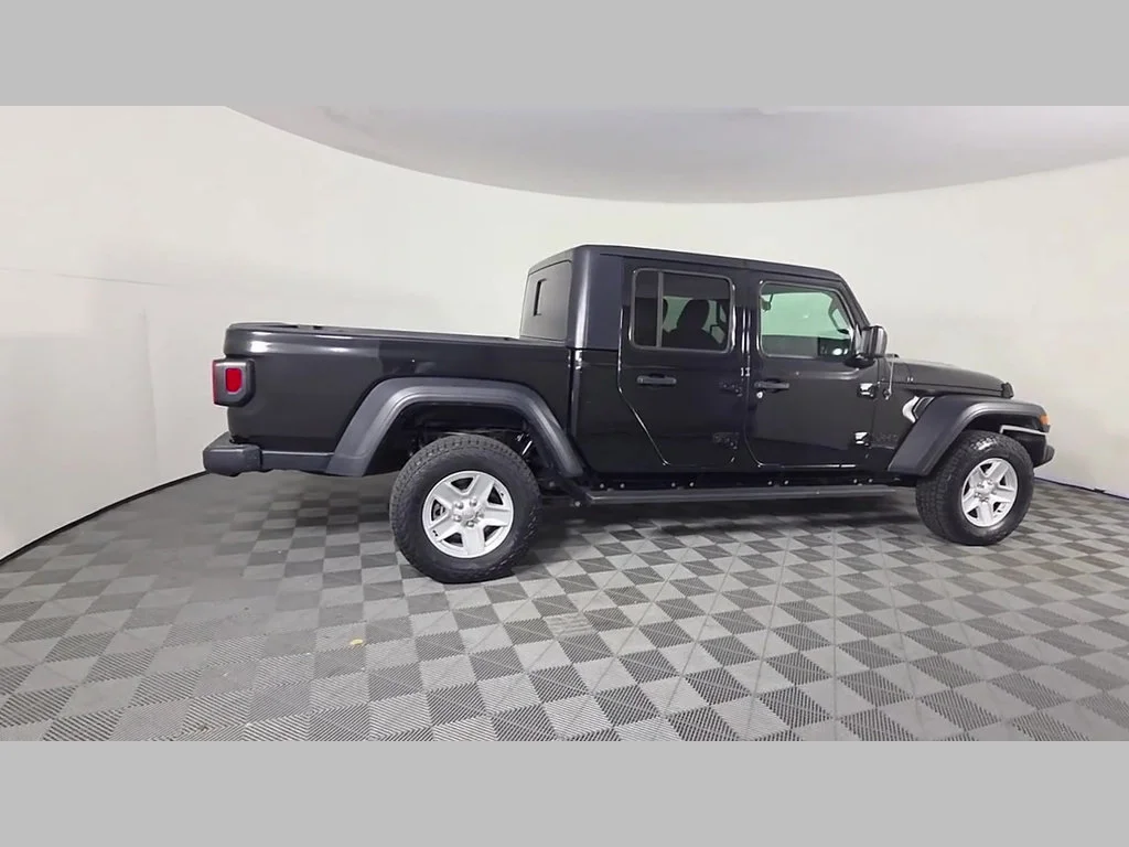 Used 2020 Black Clearcoat Jeep Sport S image 40