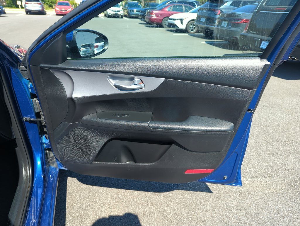Used 2023 Blue Kia LXS image 32
