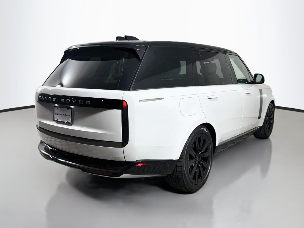 New 2027 Fuji White Land Rover SE image 5