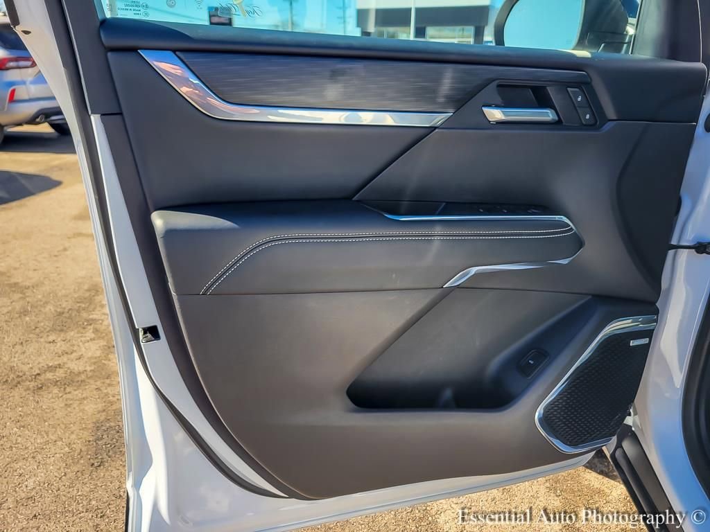 2025 GMC ACADIA - Image 17