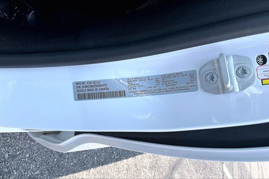 Certified Used 2025 White Chrysler Select image 19