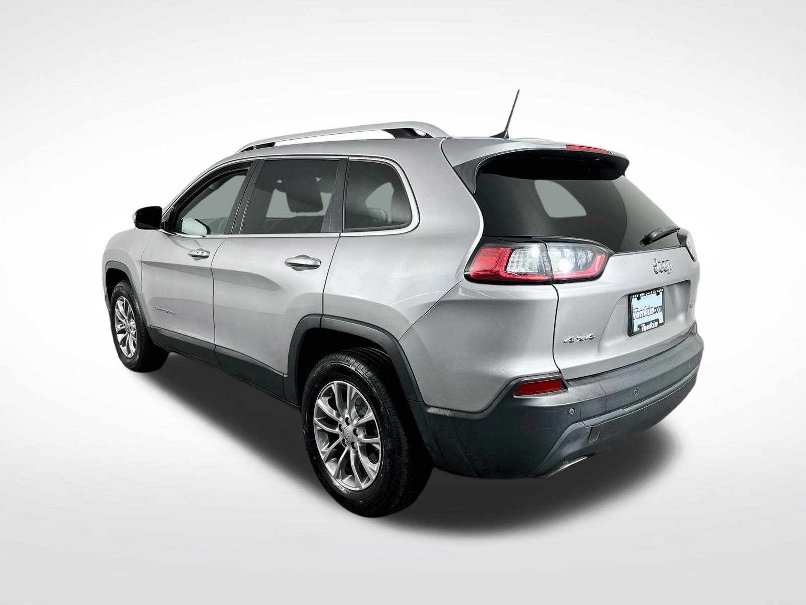 Used 2019 Billet Silver Metallic Clearcoat Jeep Latitude Plus image 5