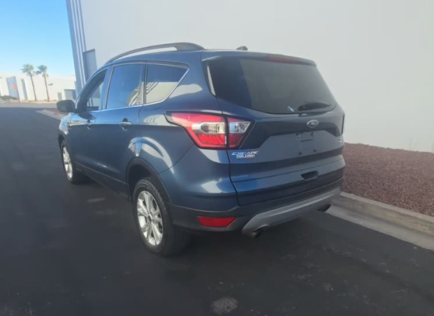 Used 2018 Blue Ford SE image 3