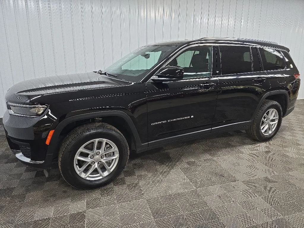 Used 2024 Black Jeep Laredo image 6