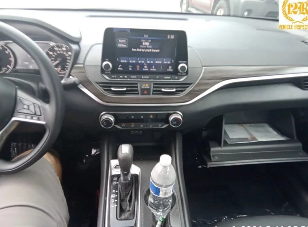 Used 2025 Black Nissan 2.5 SV image 16