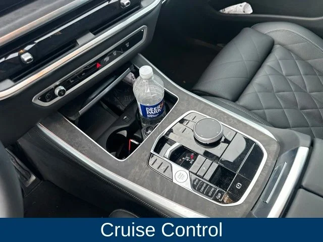 Used 2025 White BMW M60i image 10