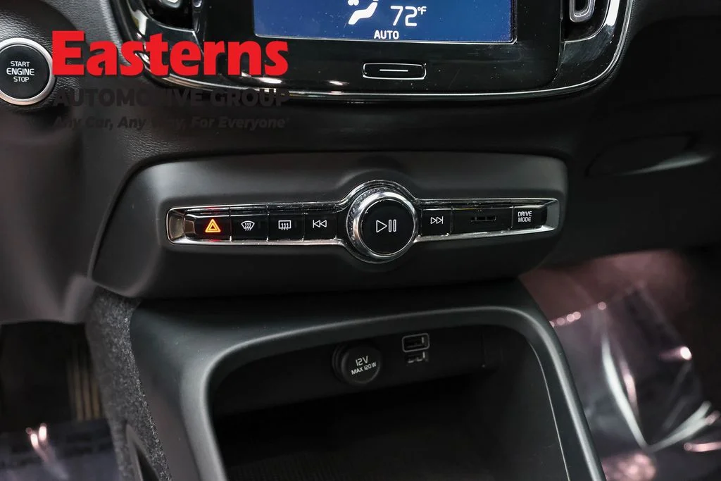 Used 2021 Gray Volvo Momentum image 18