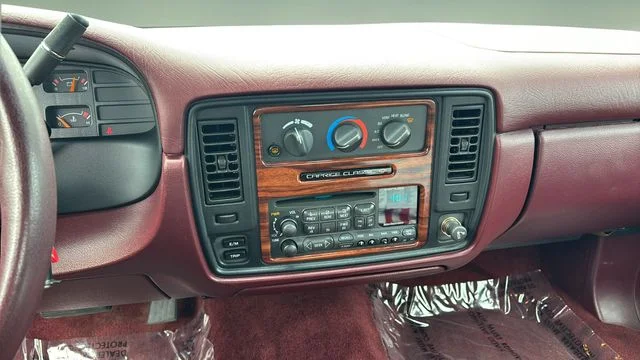 Used 1996 White Chevrolet Classic image 23