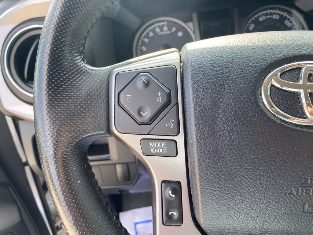 Used 2016 White Toyota SR5 image 24