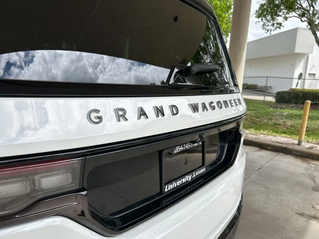 Used 2025 White/off-white Jeep Series III image 23