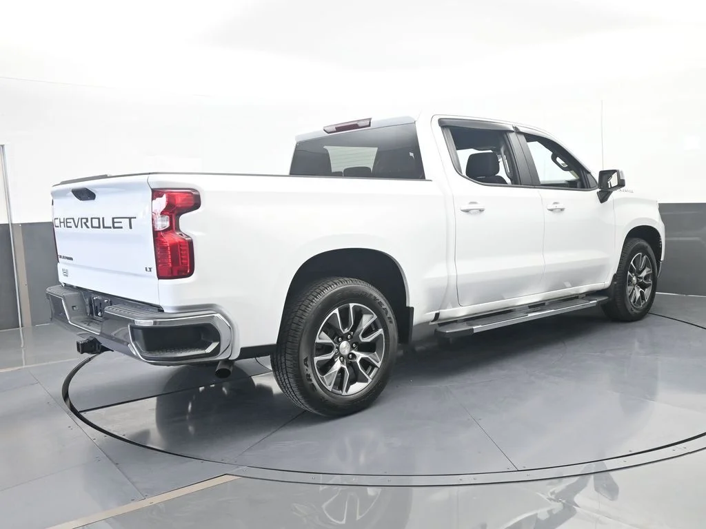 Used 2022 Summit White Chevrolet LT image 5