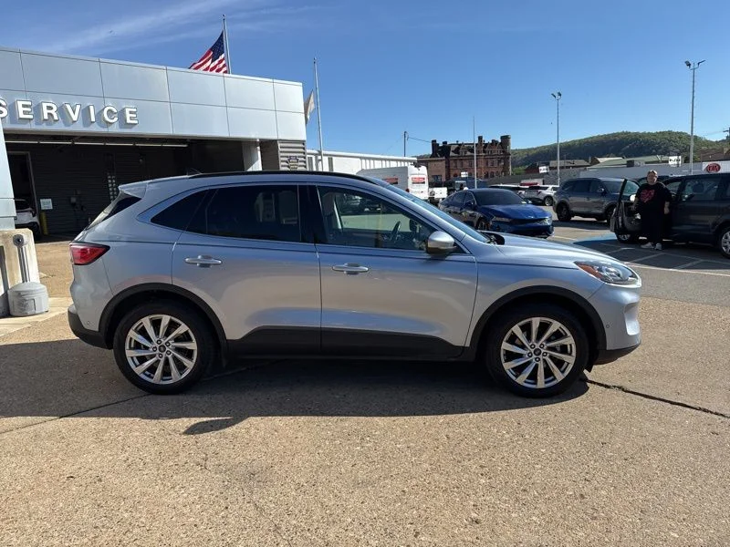 Used 2022 Blue Ford Titanium image 6