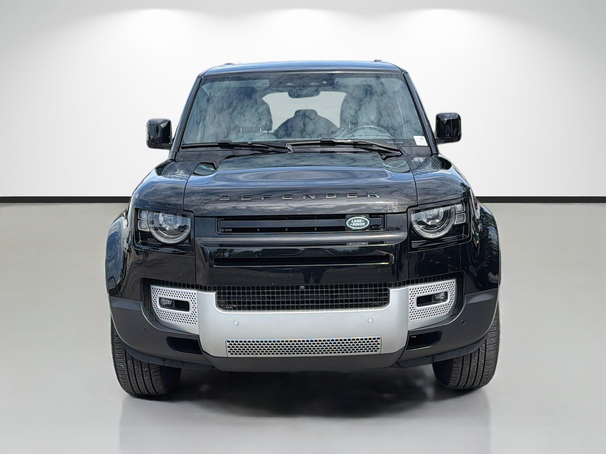 Used 2025 Santorini Black Metallic Land Rover S image 7