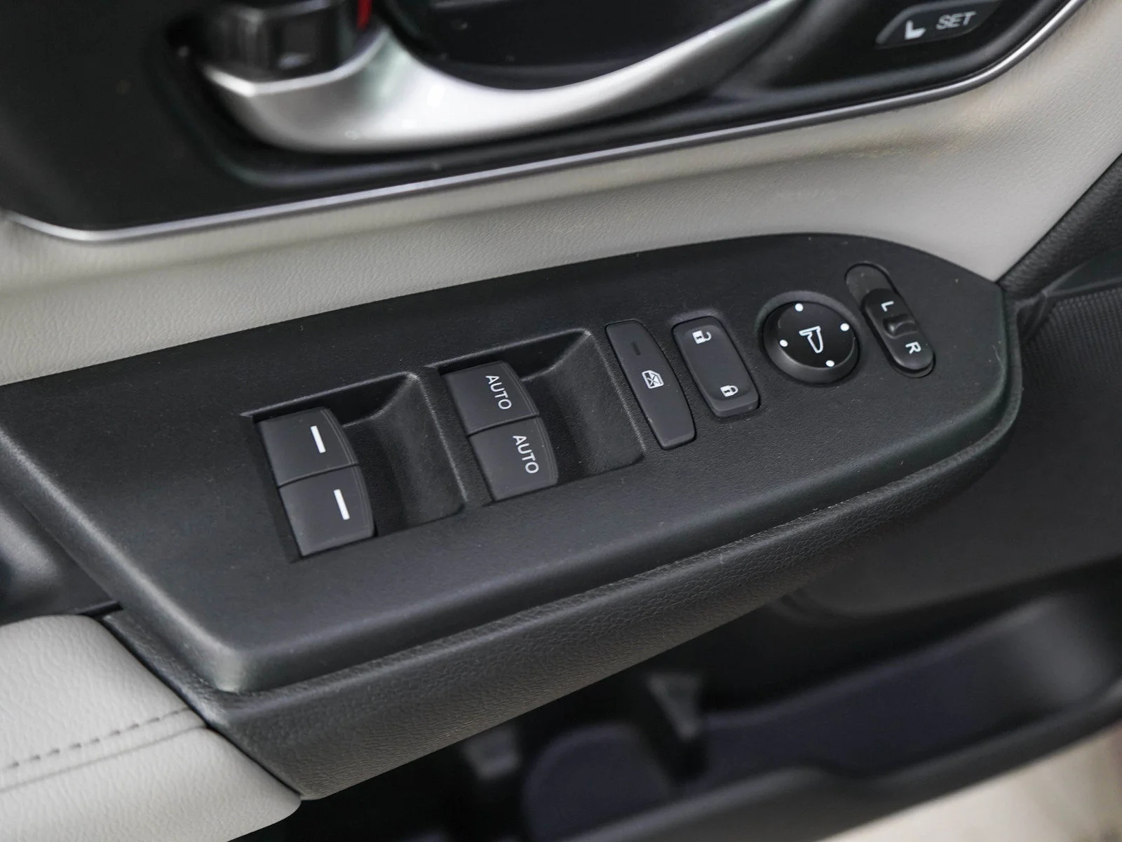 Used 2017  Honda EXL image 20