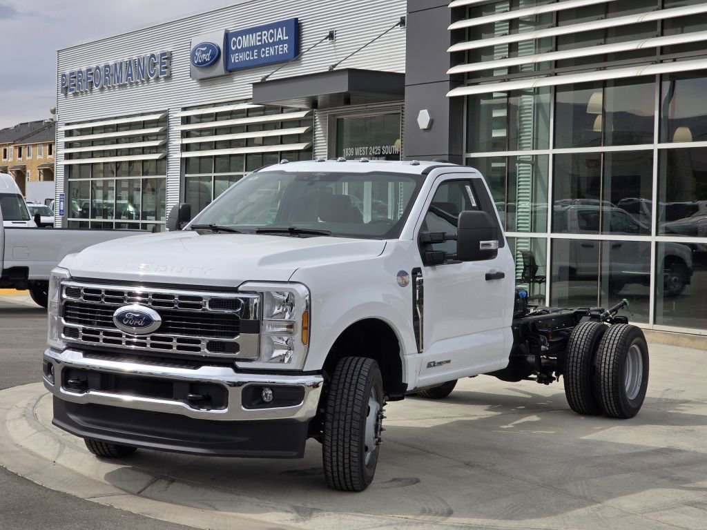 New 2026 Oxford White Ford XL image 3