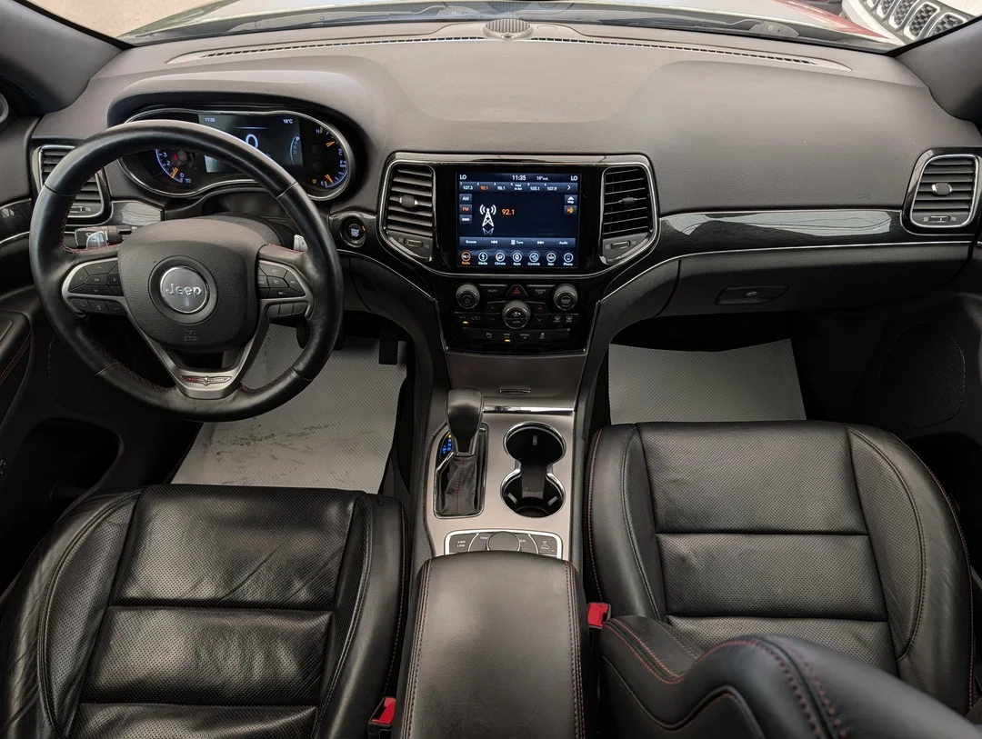 Used 2019 Green Jeep Trailhawk - - 4x4 - 5.7L HEMI V8 - Blind Spot Monitor - Backup Camera & More! image 28