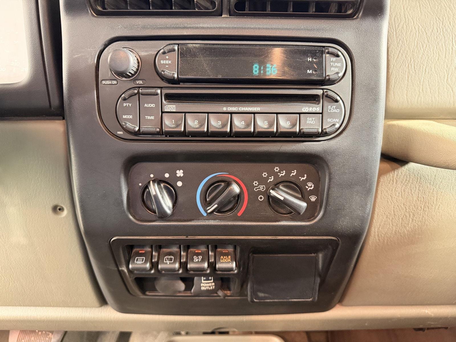 Used 2006 Light Khaki Metallic Jeep Rubicon image 27