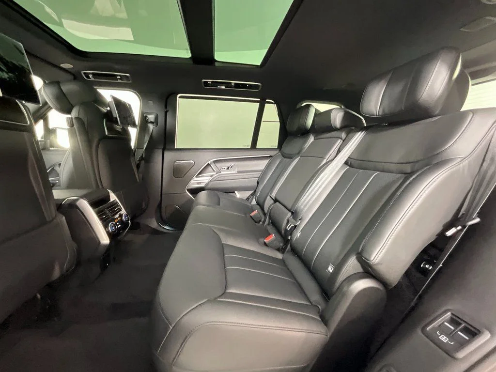 New 2026 Belgravia Green Land Rover Autobiography image 5