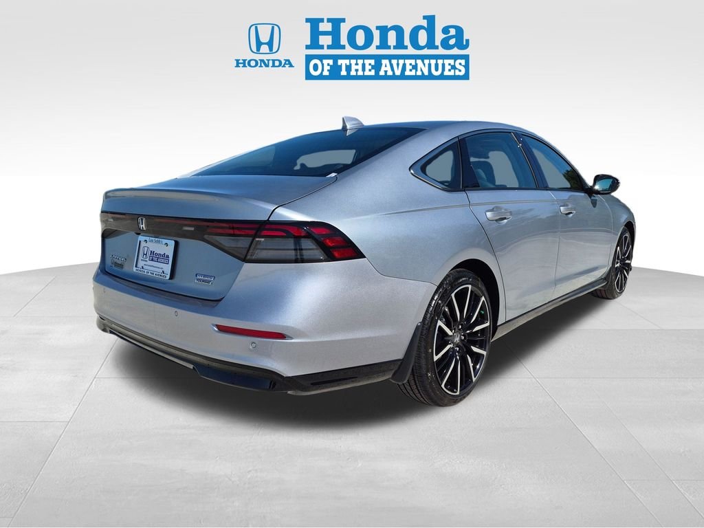 New 2026 Solar Silver Metallic Honda Touring image 6
