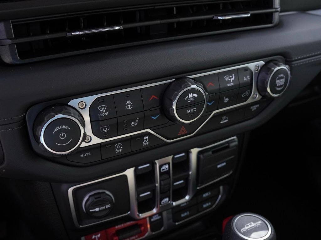 New 2026 Bright White Clear-Coat Exterior Paint Jeep Mojave image 12