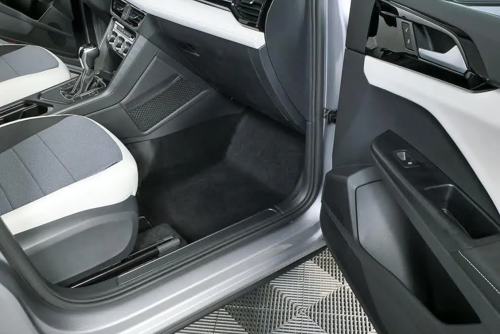 New 2026 Pyrite Silver Metallic Volkswagen S image 22