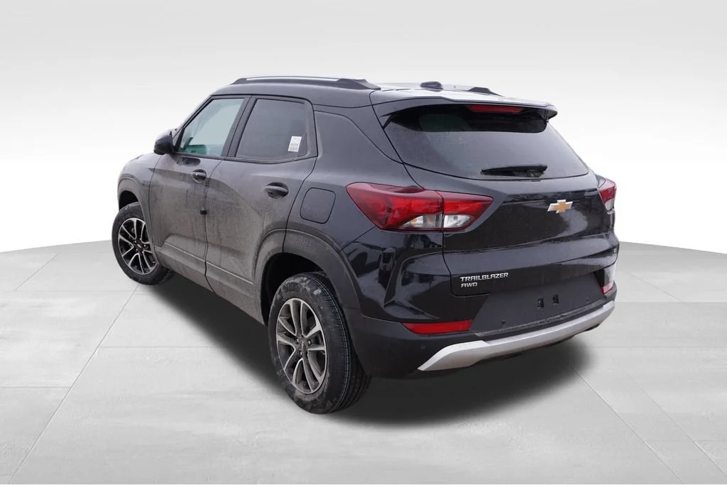 New 2026 Mosaic Black Metallic Chevrolet LT image 6