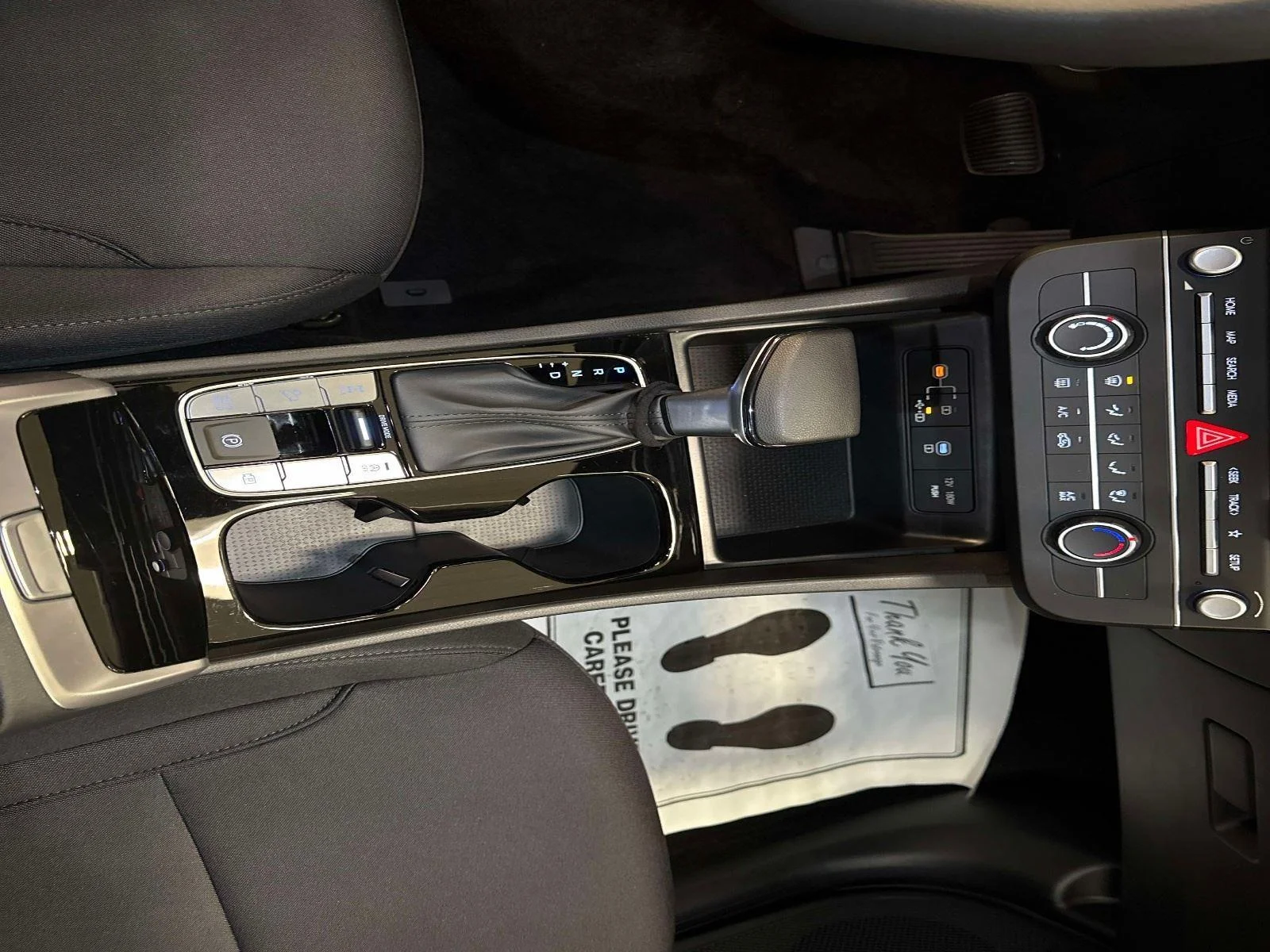 Used 2025 Shimmering Silver Hyundai SE image 24