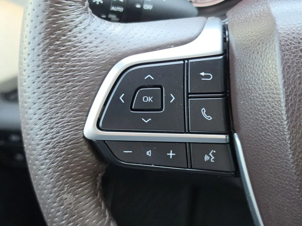 Used 2023  Toyota Platinum image 20