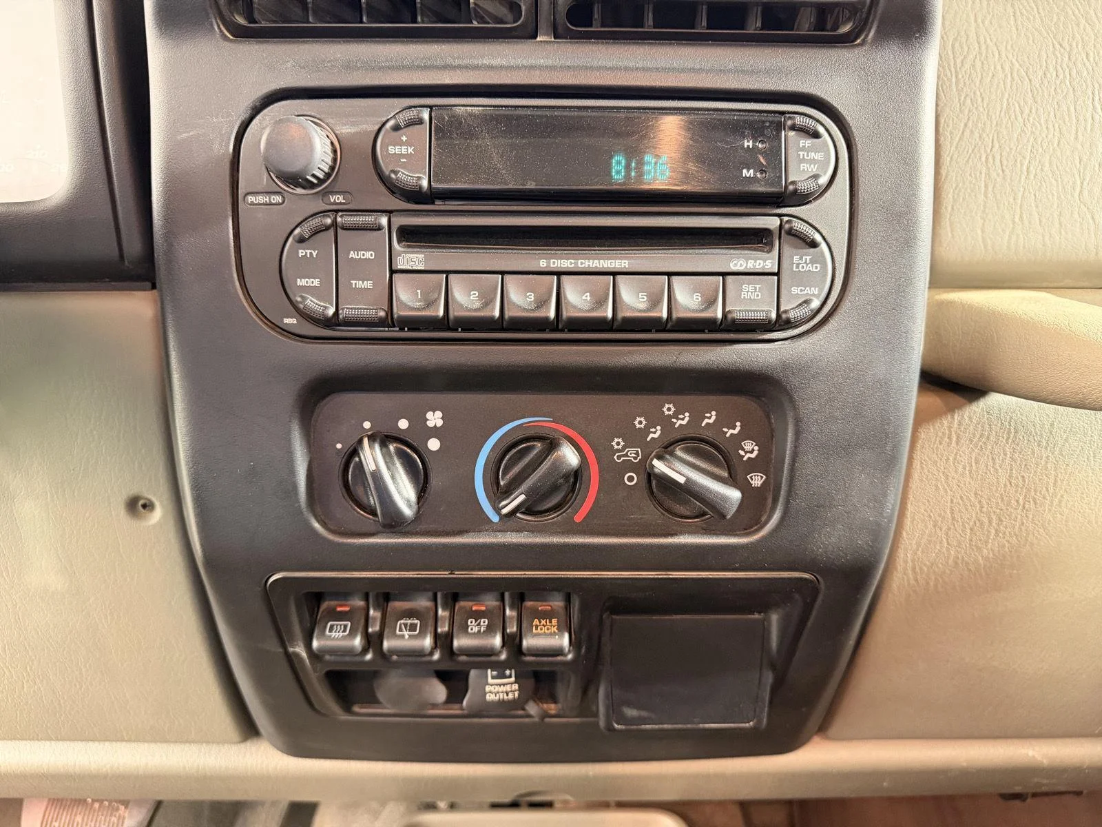 Used 2006 Light Khaki Metallic Jeep Rubicon image 27