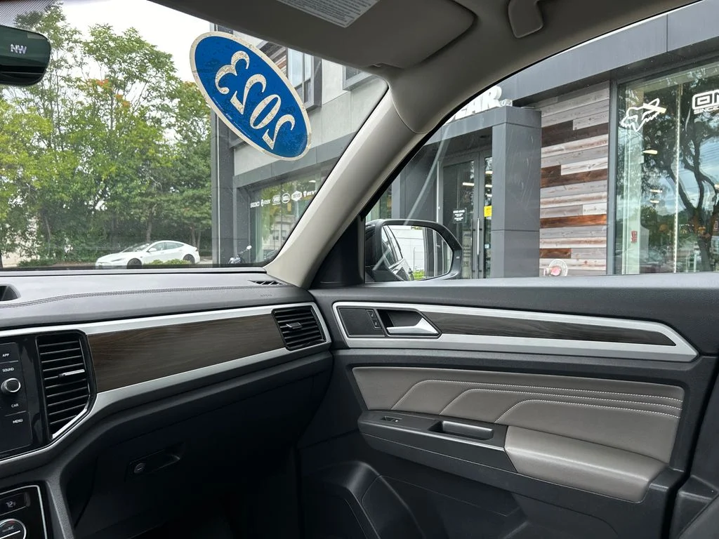 Used 2022  Volkswagen 2.0T SE w/Technology image 26