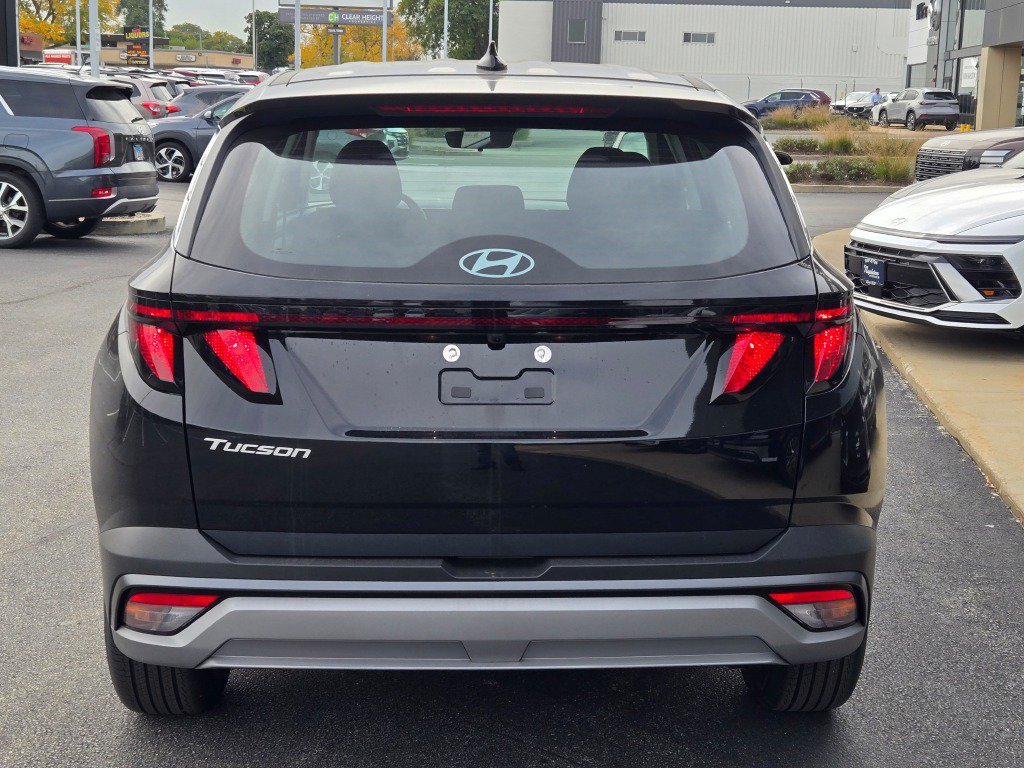 New 2026 Phantom Black Hyundai SE image 10