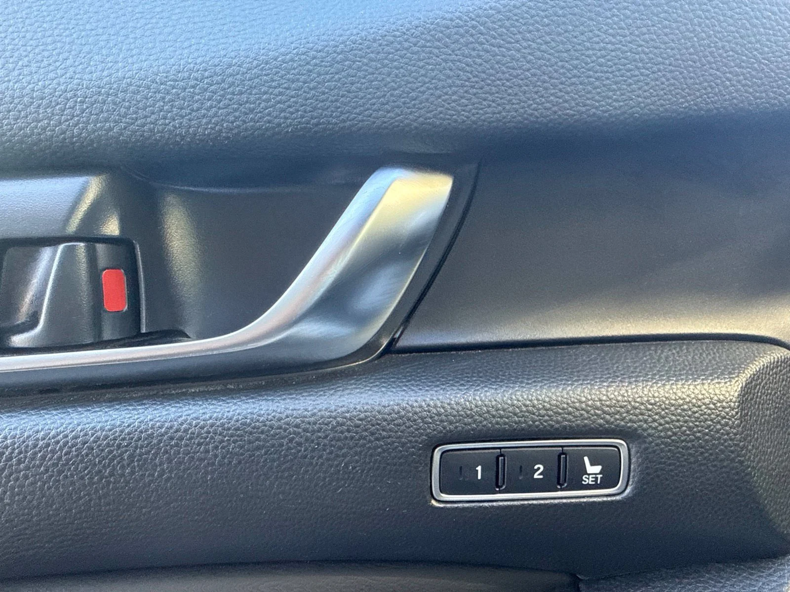 Used 2018 Silver Honda EX-L 1.5T image 11