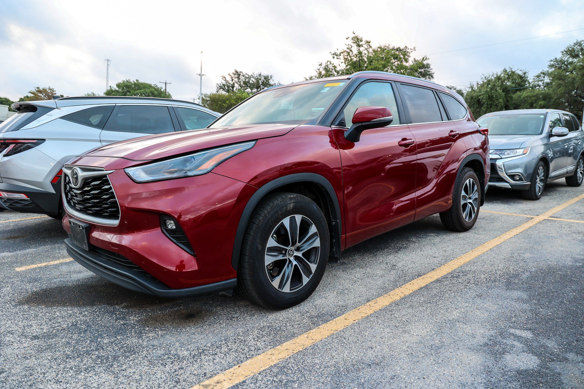 Used 2023 Red Toyota XLE image 2