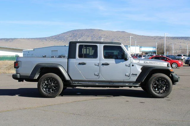 Used 2020 Silver Jeep Sport image 7